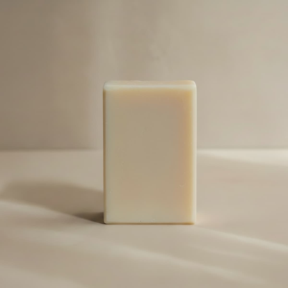 Condicionador em barra Cilla Sappone com óleo de semente de uva e vitamina E, que hidrata e devolve o brilho natural dos fios.